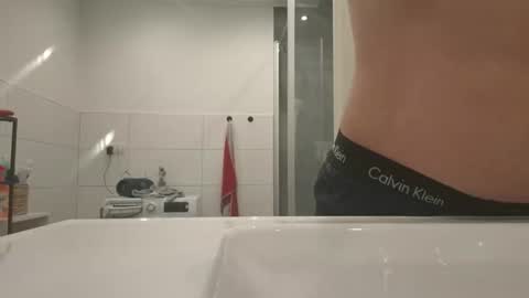 Snapshot of lukasschoetz chatting on November 8, 8:40 pm lukasschoetz online show from November 8, 8:40 pm