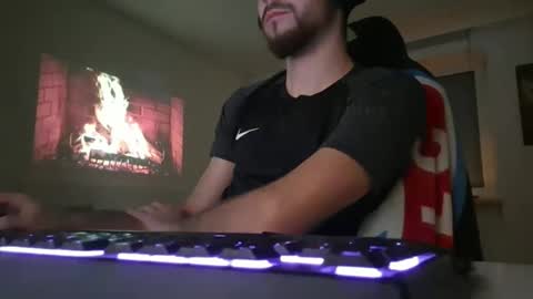 Snapshot of lukasschoetz chatting on November 15, 4:47 pm lukasschoetz online show from November 15, 4:47 pm