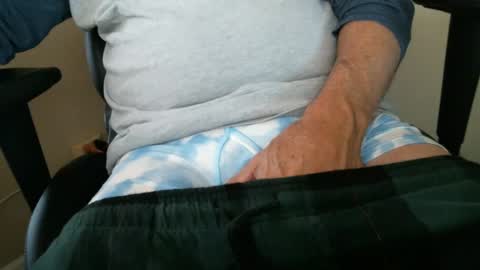 Snapshot of luke7711 chatting on December 11, 2:11 pm luke7711 online show from December 11, 2:11 pm