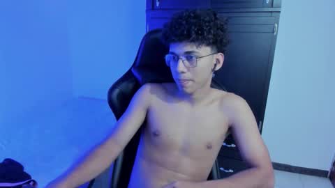 Snapshot of luke_marshall chatting on December 14, 7:25 am luke_marshall online show from December 14, 7:25 am