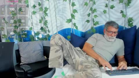 Snapshot of lukecrews chatting on February 9, 6:58 pm Luke Crews online show from February 9, 6:58 pm