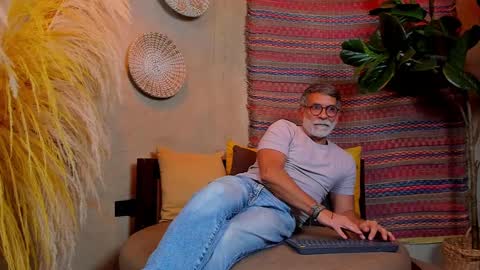 Snapshot of lukecrews chatting on March 1, 2:15 am Luke Crews online show from March 1, 2:15 am