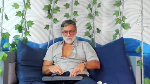 Snapshot of lukecrews chatting on March 3, 6:55 pm Luke Crews online show from March 3, 6:55 pm