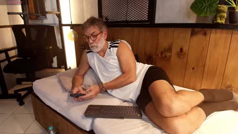 Snapshot of lukecrews chatting on March 5, 4:35 pm Luke Crews online show from March 5, 4:35 pm