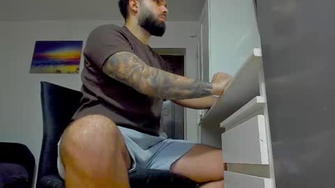 Snapshot of lukedenver chatting on November 28, 1:47 pm Luke online show from November 28, 1:47 pm