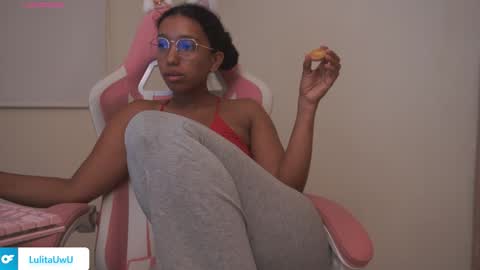 Snapshot of lulitauwu chatting on November 12, 3:18 am lulitauwu online show from November 12, 3:18 am