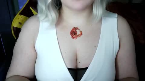 lulovia online show from February 15, 9:55 pm