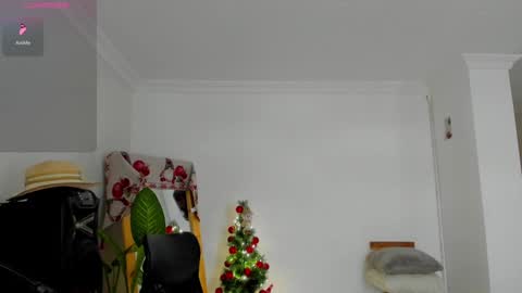 Snapshot of lulu_lopez chatting on December 15, 6:15 pm Lau online show from December 15, 6:15 pm