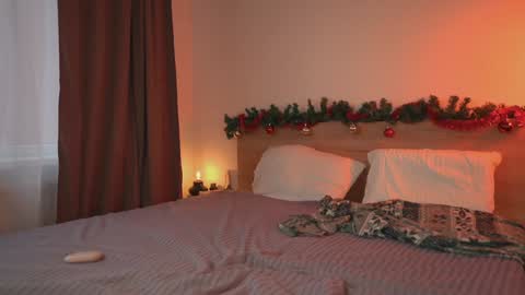 Snapshot of lulu_lovett chatting on December 28, 10:25 am lulu_lovett online show from December 28, 10:25 am