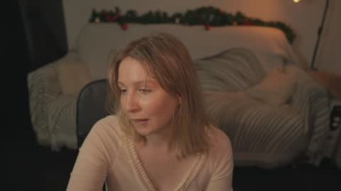 Snapshot of lulu_lovett chatting on January 9, 1:02 pm lulu_lovett online show from January 9, 1:02 pm