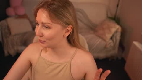 Snapshot of lulu_lovett chatting on February 19, 1:39 pm lulu_lovett online show from February 19, 1:39 pm