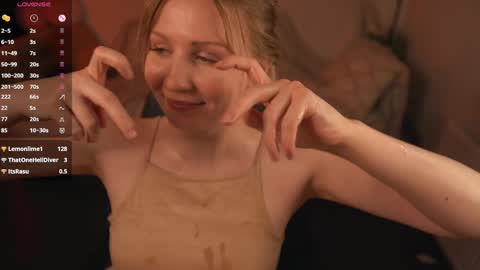 Snapshot of lulu_lovett chatting on February 19, 4:44 pm lulu_lovett online show from February 19, 4:44 pm