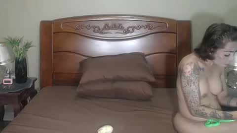 lulu_wild online show from November 5, 8:36 am