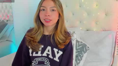 luluuberry online show from March 3, 7:09 pm