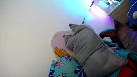 Snapshot of luly_blue chatting on December 3, 3:47 am Luly online show from December 3, 3:47 am