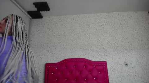 Snapshot of luly_blue chatting on December 16, 4:17 am Luly online show from December 16, 4:17 am