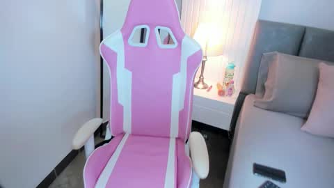 Lucy online show from November 25, 11:43 am