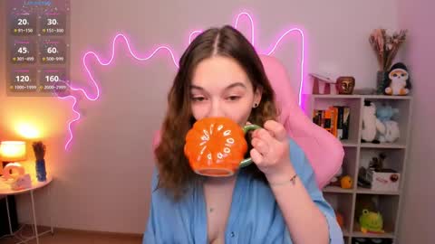 Snapshot of luminousmelody chatting on March 2, 4:07 am luminousmelody online show from March 2, 4:07 am