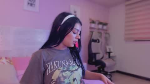 lummii_ online show from February 7, 7:06 pm