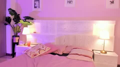 lummii_ online show from April 20, 7:26 pm