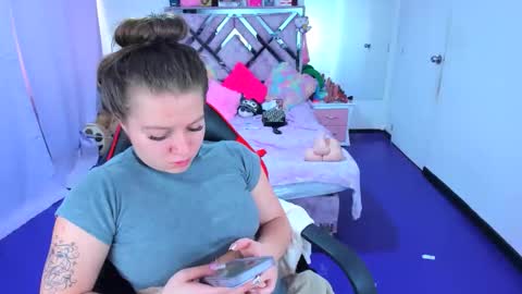 luna_analya online show from March 18, 4:10 pm