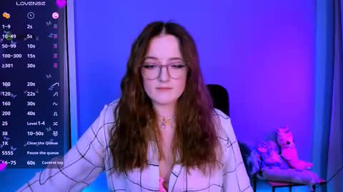 luna_berryy online show from November 18, 8:57 pm