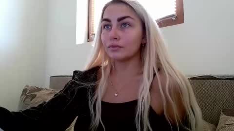 Snapshot of luna_blazer chatting on October 4, 10:13 am luna_blazer online show from October 4, 10:13 am