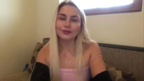 Snapshot of luna_blazer chatting on November 10, 12:37 pm luna_blazer online show from November 10, 12:37 pm