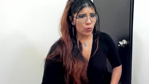 luna  online show from February 4, 3:04 pm