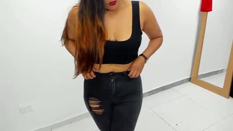 luna  online show from February 14, 2:23 pm