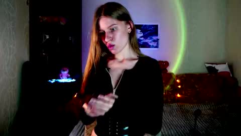 Snapshot of luna_evan chatting on December 1, 9:14 am luna_evan online show from December 1, 9:14 am