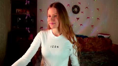 luna_evan online show from February 25, 9:19 am