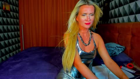 luna_lew1s online show from January 22, 11:56 am