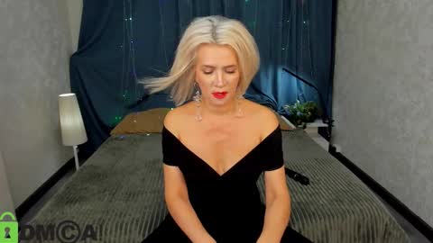 luna_lew1s online show from November 18, 8:41 am