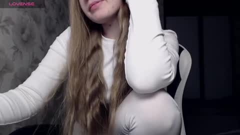 Snapshot of luna_loveisgood chatting on December 12, 8:21 pm Luna online show from December 12, 8:21 pm