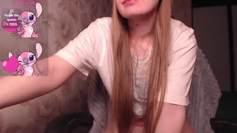 Snapshot of luna_loveisgood chatting on February 25, 1:50 pm Luna online show from February 25, 1:50 pm