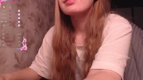 Snapshot of luna_loveisgood chatting on October 19, 9:15 pm Luna online show from October 19, 9:15 pm