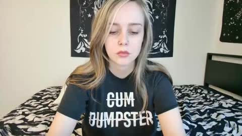 Snapshot of luna_lovelyy chatting on February 23, 8:55 pm Luna online show from February 23, 8:55 pm