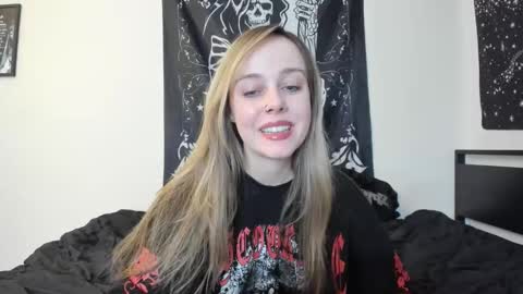 Snapshot of luna_lovelyy chatting on November 10, 5:50 am Luna online show from November 10, 5:50 am