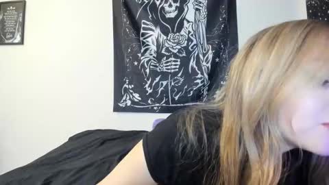 Snapshot of luna_lovelyy chatting on November 19, 2:22 am Luna online show from November 19, 2:22 am