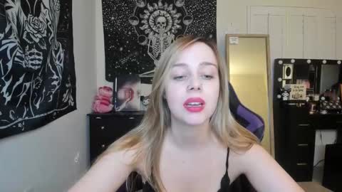 Snapshot of luna_lovelyy chatting on November 27, 3:08 am Luna online show from November 27, 3:08 am