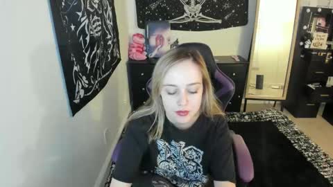 Snapshot of luna_lovelyy chatting on December 2, 1:11 am Luna online show from December 2, 1:11 am