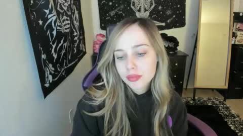 Snapshot of luna_lovelyy chatting on December 5, 6:33 am Luna online show from December 5, 6:33 am