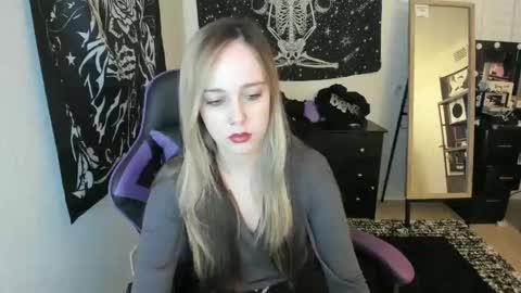 Snapshot of luna_lovelyy chatting on December 14, 12:49 am Luna online show from December 14, 12:49 am