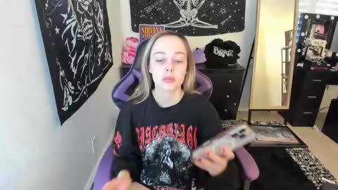 Snapshot of luna_lovelyy chatting on December 15, 8:13 pm Luna online show from December 15, 8:13 pm