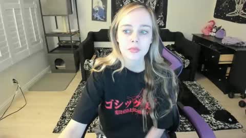 Luna online show from February 24, 2:26 pm