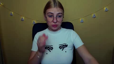 Snapshot of luna_lush_ chatting on December 7, 9:06 am Luna online show from December 7, 9:06 am