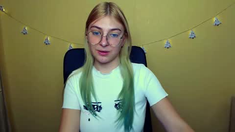 Snapshot of luna_lush_ chatting on December 7, 12:13 pm Luna online show from December 7, 12:13 pm