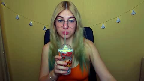 Snapshot of luna_lush_ chatting on December 14, 9:29 am Luna online show from December 14, 9:29 am