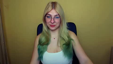 Snapshot of luna_lush_ chatting on January 7, 8:24 am Luna online show from January 7, 8:24 am